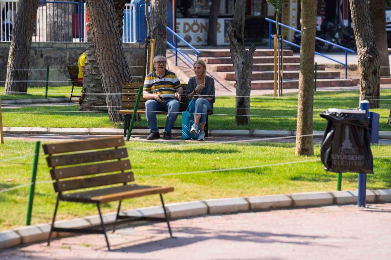 İZMİR BÜYÜKŞEHİR BELEDİYESİ, BUCA'NIN SİMGE YEŞİL ALANLARINDAN ŞİRİNYER PARKI'NI DAHA YEŞİL, DAHA...