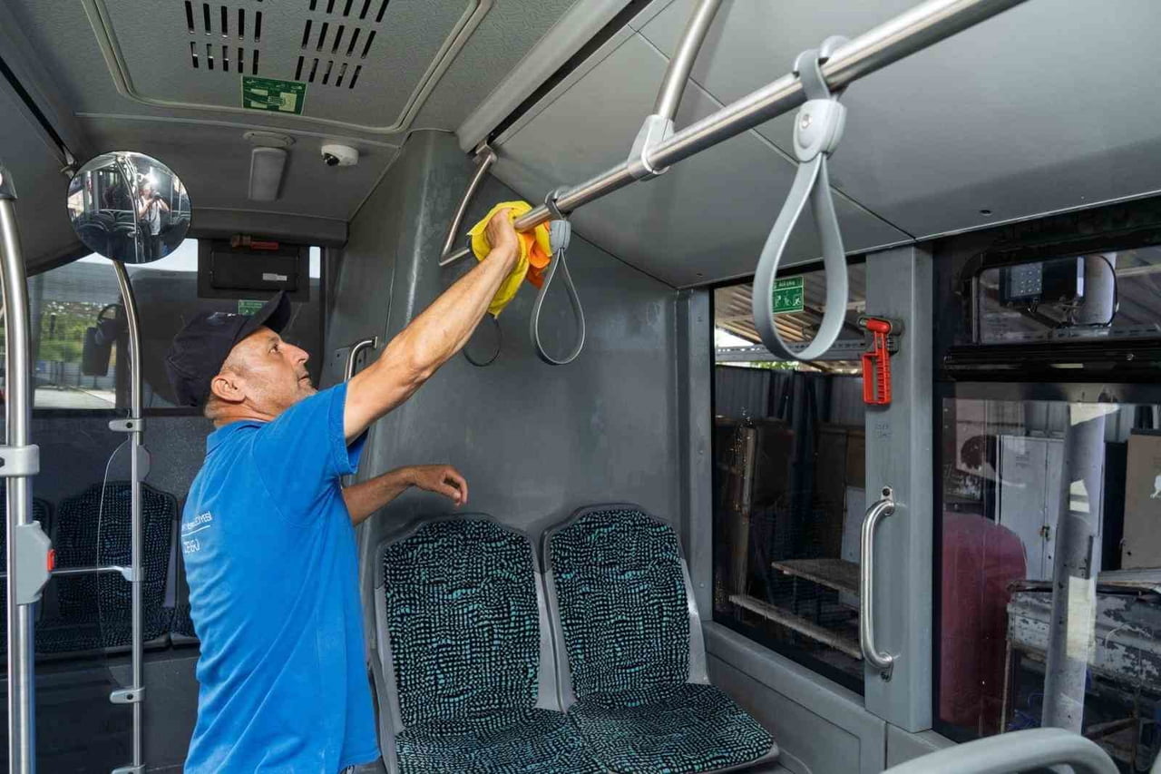 İZMİR BÜYÜKŞEHİR BELEDİYESİ ESHOT GENEL MÜDÜRLÜĞÜ, OTOBÜS YIKAMA SULARINI GERİ DÖNÜŞTÜREREK HER AY...