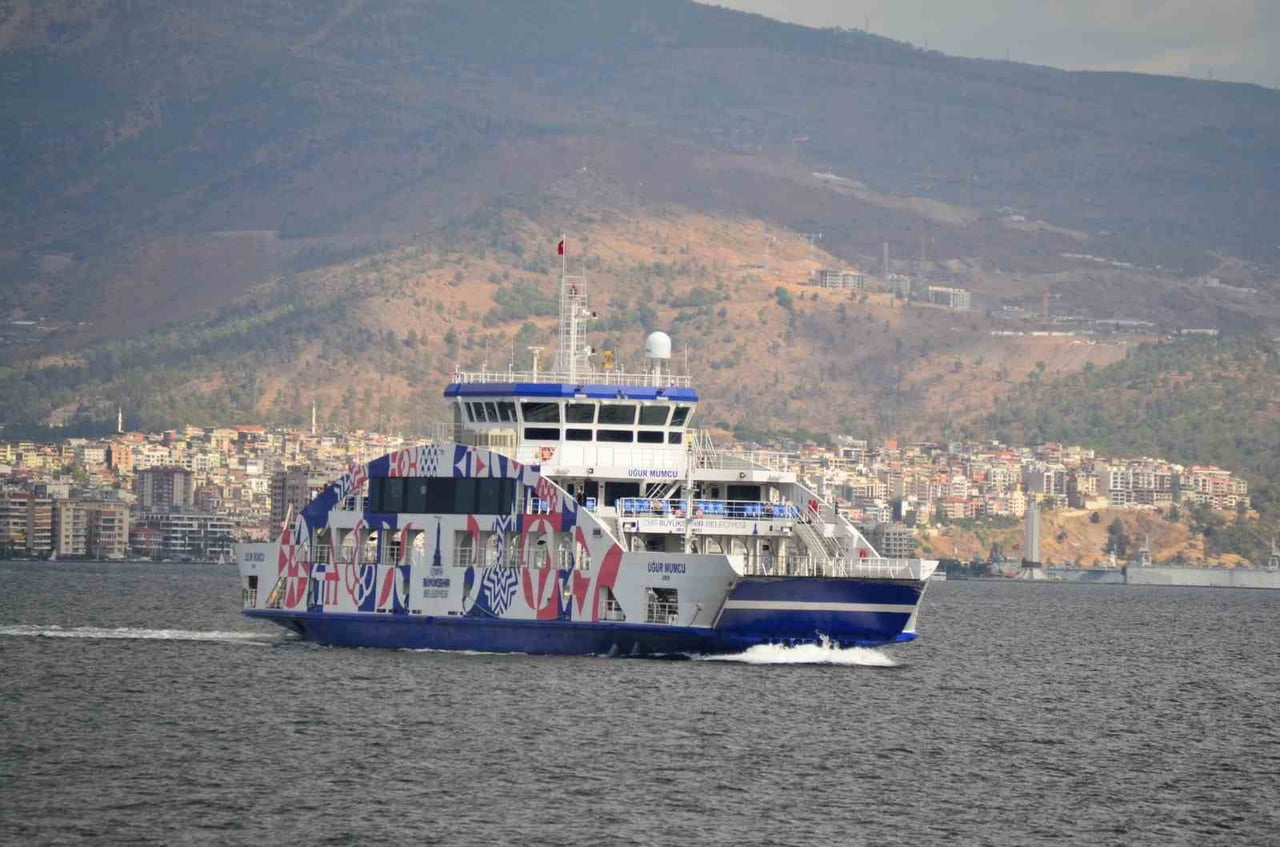 İZMİR BÜYÜKŞEHİR BELEDİYESİ İŞTİRAKİ İZDENİZ'İN BOSTANLI-ÜÇKUYULAR ARABALI VAPUR HATTI'NDA YOĞUN...