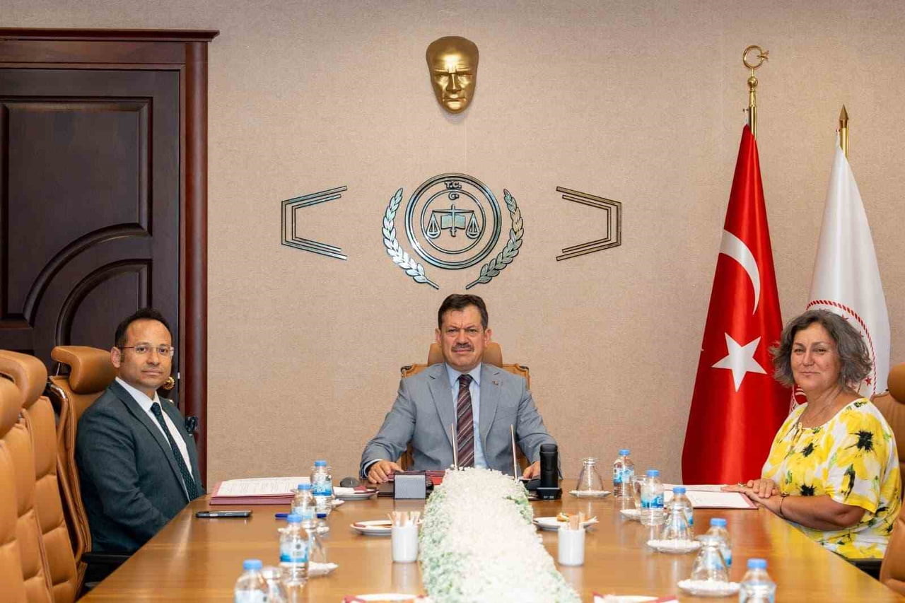 İZMİR CUMHURİYET BAŞSAVCILIĞI İLE ANADOLU BİLGELERİNİ ARAŞTIRMA DERNEĞİ (ABAD) ARASINDA, CEZA...