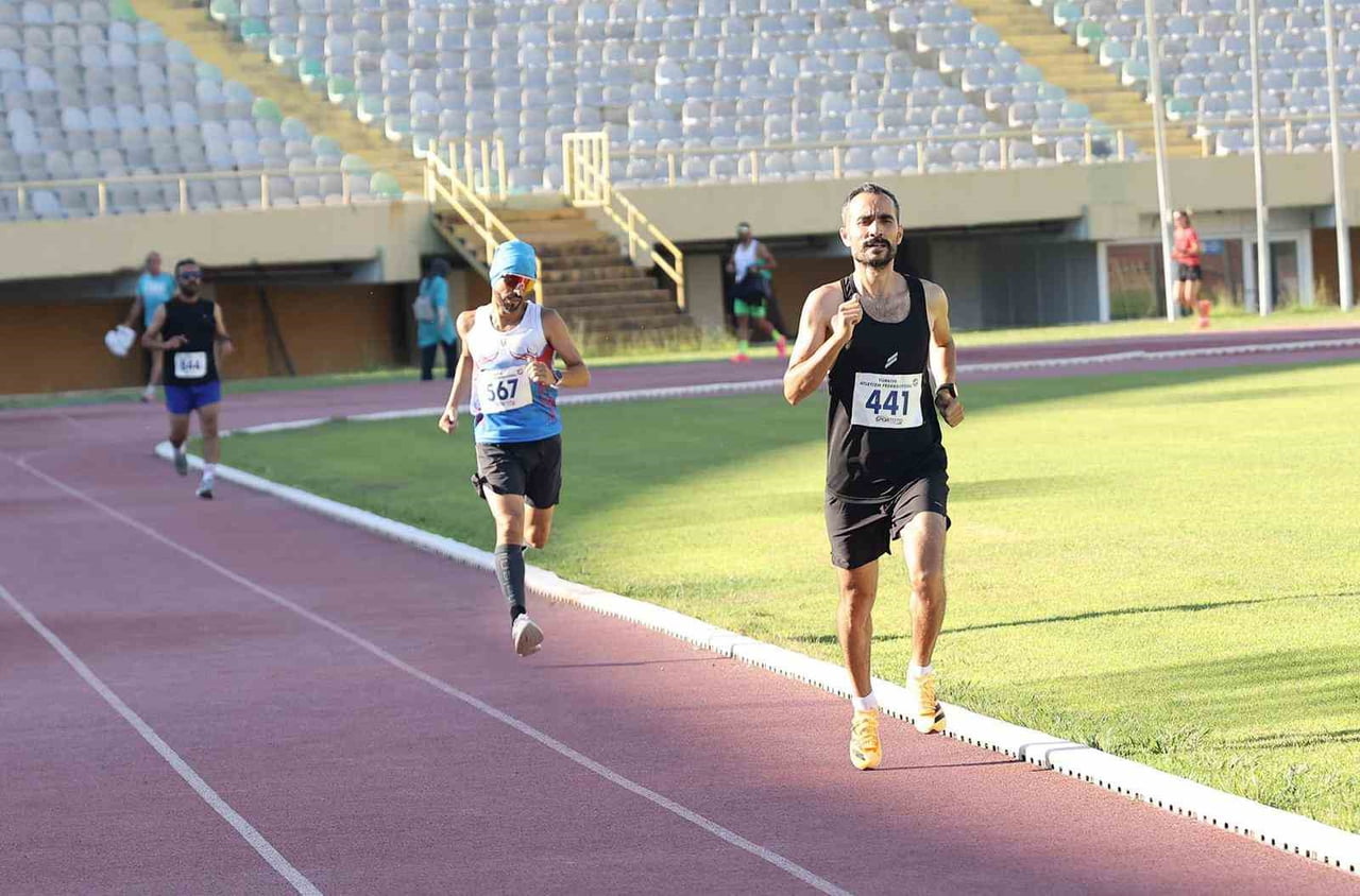 İZMİR’DE DÜZENLENEN TÜRKİYE MASTERLER PİST ŞAMPİYONASI’NDA DENİZLİ GENÇLİK VE SPOR İL MÜDÜRLÜĞÜ...