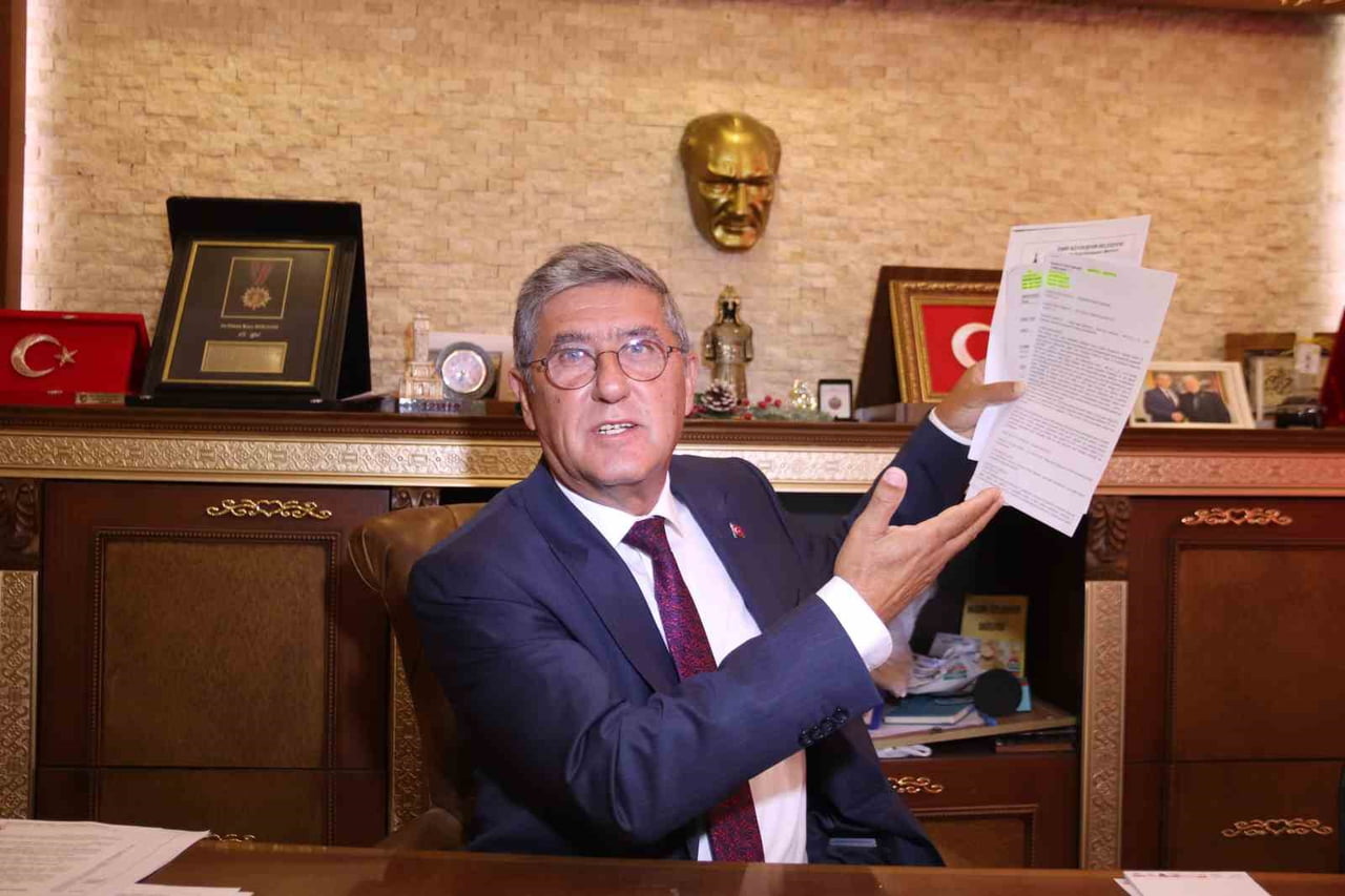 İZMİR OTOBÜSÇÜLER VE SERVİSÇİLER ESNAF ODASI BAŞKANI HASAN BASRİ BOSTANCI AÇIKLAMALARDA...