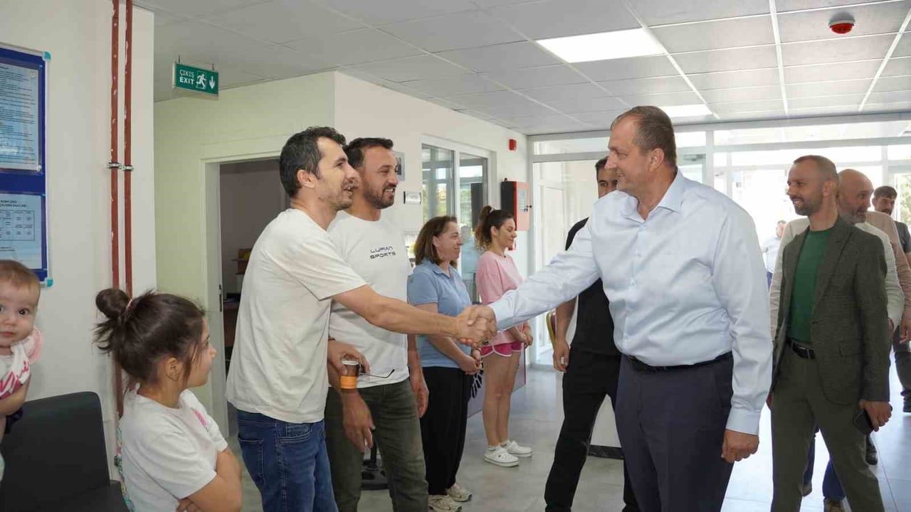 İZNİK BELEDİYE BAŞKANI KAĞAN MEHMET USTA, AK PARTİ İZNİK İLÇE BAŞKANI İNANÇ ŞAHİN VE BERABERİNDEKİ...
