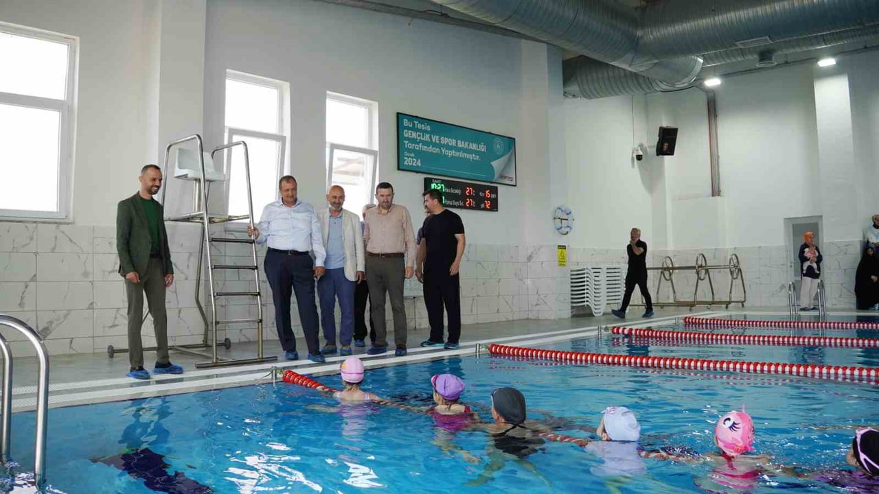 İZNİK BELEDİYE BAŞKANI KAĞAN MEHMET USTA, AK PARTİ İZNİK İLÇE BAŞKANI İNANÇ ŞAHİN VE BERABERİNDEKİ...