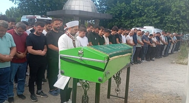 İZNİK GÖLÜ'NDE ARKADAŞI İSMAİL İMAMOĞLU İLE BİRLİKTE SERİNLEMEK İÇİN GİRDİĞİ GÖLDE BOĞULARAK...