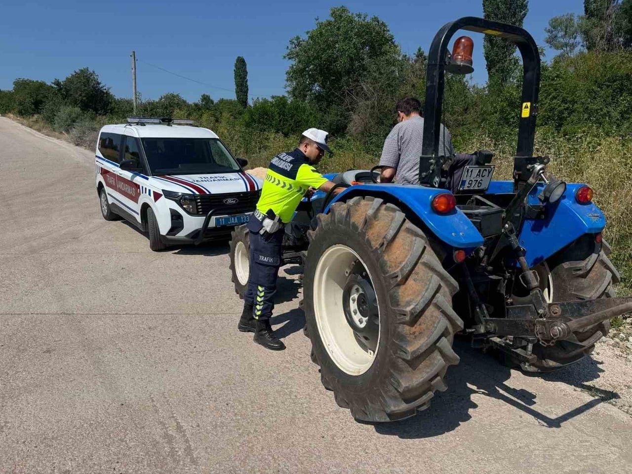 JANDARMADAN ÇİFTÇİLERE TRAFİK VE YANGIN UYARISI