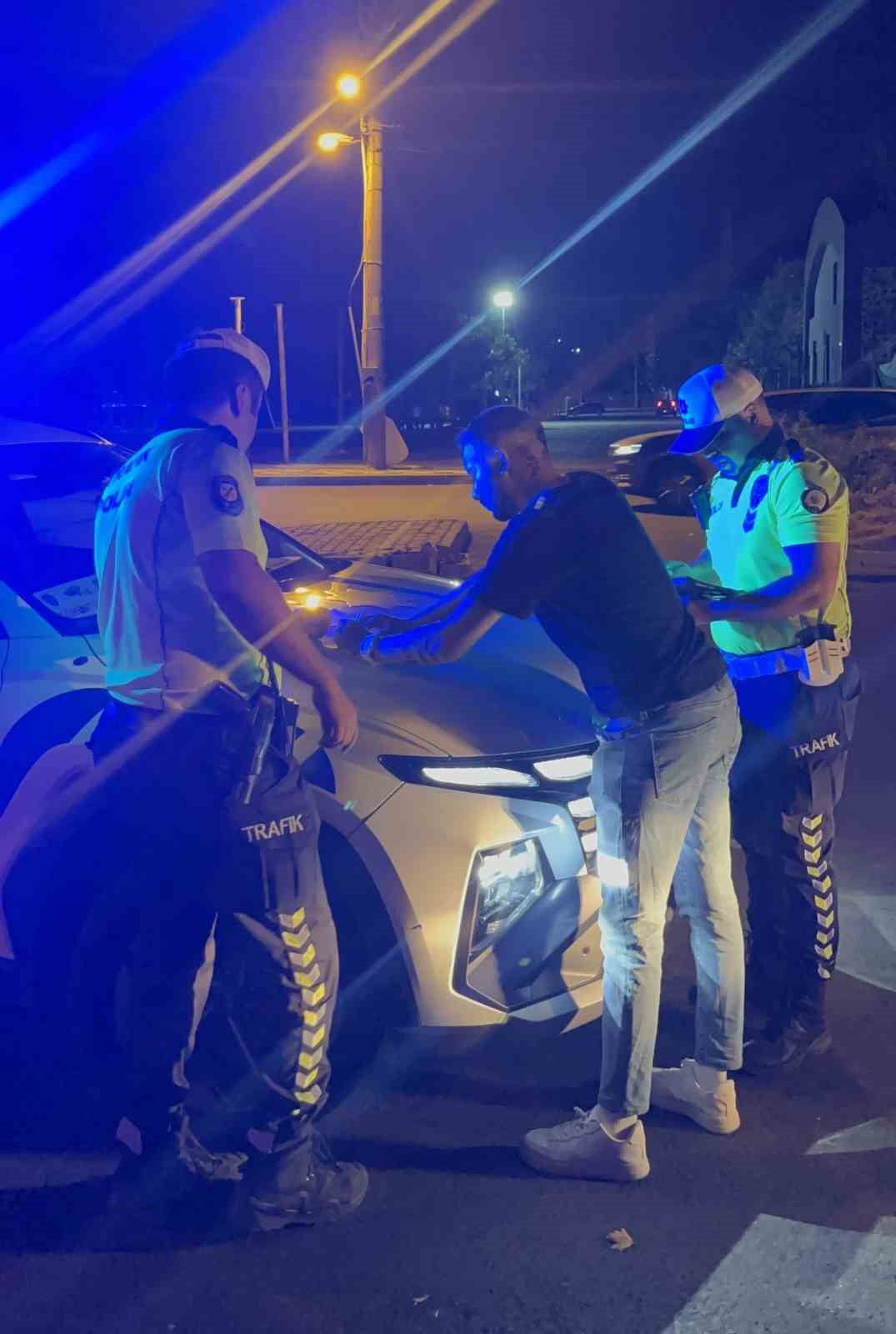 JANDARMADAN KAÇAN SÜRÜCÜYE ARAÇ SAHİBİNDEN TEPKİ: "DEVLETTEN KAÇAMAZSIN"