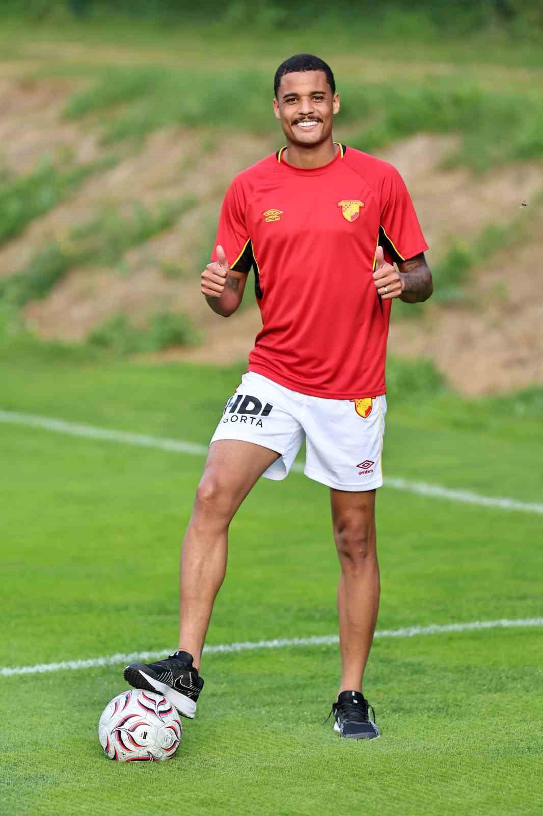 JANDERSON, "ÇOK ŞÜKÜR ÇALIŞMALARIMIZ İSTEDİĞİMİZ GİBİ GİDİYOR. BURAYA GELEREK SIKI ÇALIŞMALARA VE...