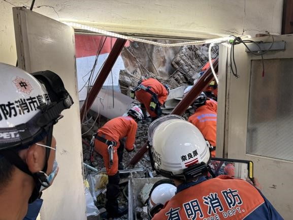 JAPONYA’YI VURAN 7.1’LİK DEPREMDE ÖLÜ SAYISI EN AZ 13’E YÜKSELDİ