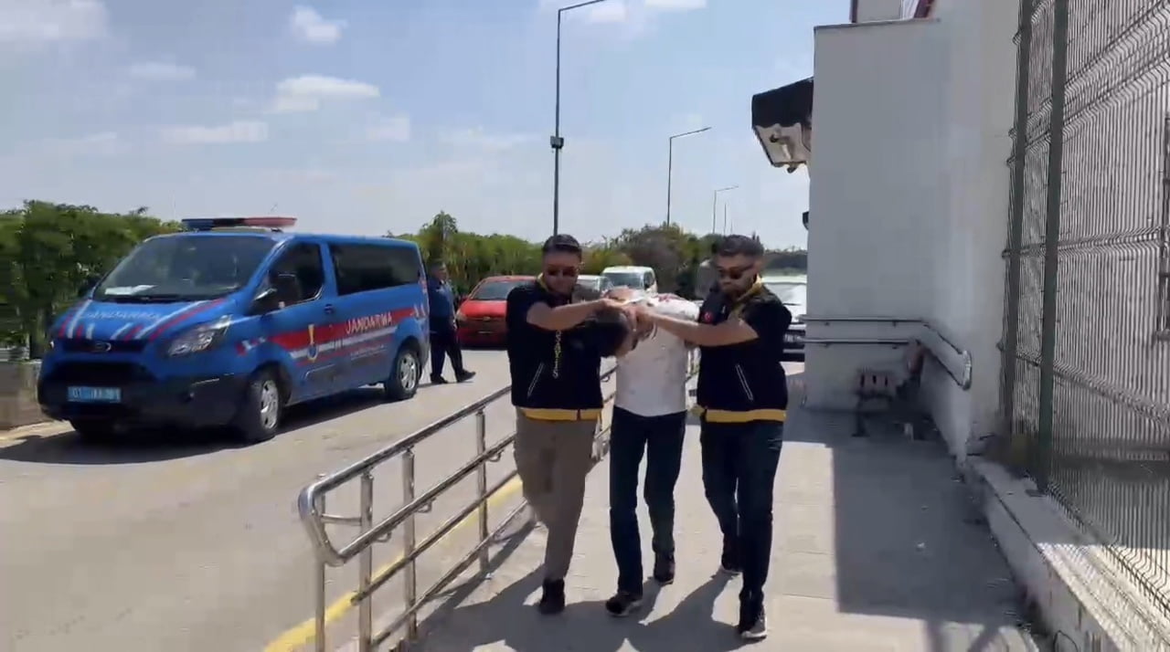 KADIN KILIĞINA GİRİP İŞ YERİNE KURŞUN YAĞDIRAN ŞÜPHELİ TUTUKLANDI