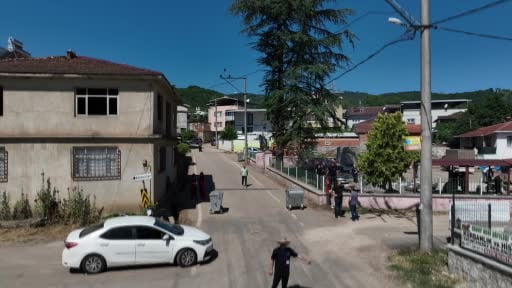 Kadınlar köyün yönetimini ele geçirdi...Erkekler er meydanına, kadınlar köy meydanına