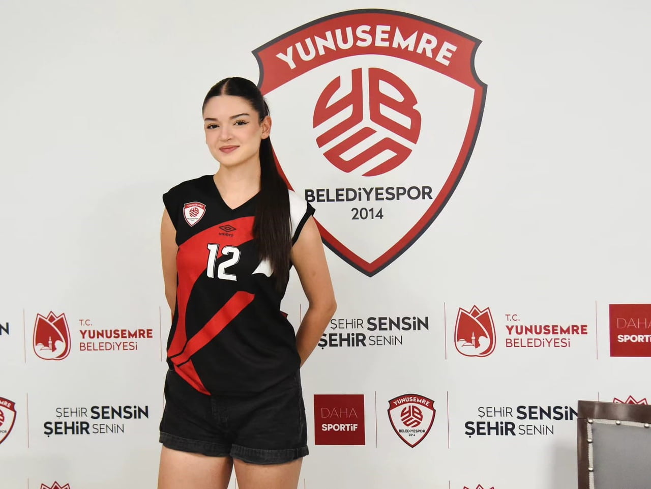 KADINLAR VOLEYBOL 2. LİG EKİPLERİNDEN YUNUSEMRE BELEDİYESPOR, YENİ SEZON ÖNCESİ İÇ TRANSFER...
