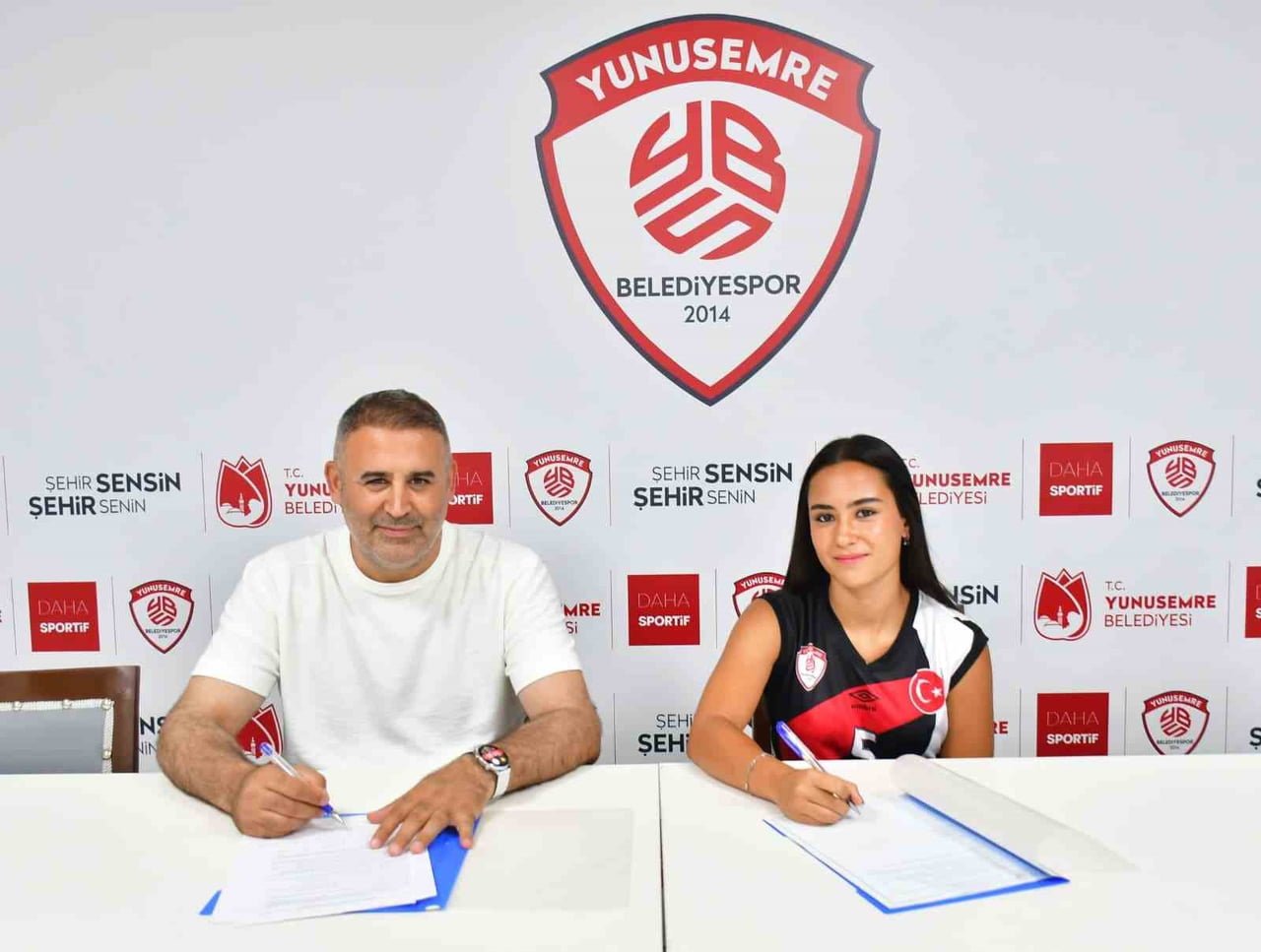 KADINLAR VOLEYBOL 2. LİG EKİPLERİNDEN YUNUSEMRE BELEDİYESPOR, YENİ SEZONUN İLK DIŞ TRANSFERİNİ...