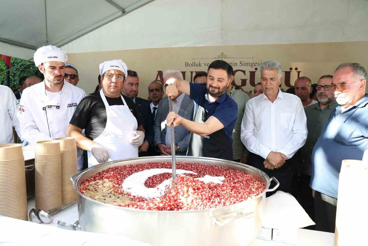 KAĞITHANE BELEDİYESİ TARAFINDAN MUHARREM AYI NEDENİYLE VATANDAŞLARA AŞURE İKRAMI GERÇEKLEŞTİRİLDİ....