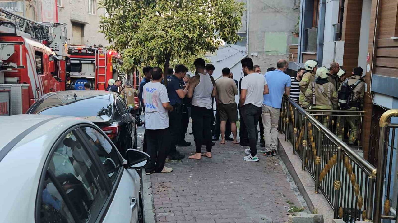 KAĞITHANE’DE 5 KATLI BİNADA ÇIKAN YANGINDA 7KİŞİ KURTARILDI