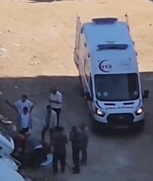 KAHRAMANMARAŞ'IN ONİKİŞUBAT İLÇESİNDE YOLDA MEYDANA GELEN ÇÖKME NEDENİYLE KONTROLDEN ÇIKAN BETON...