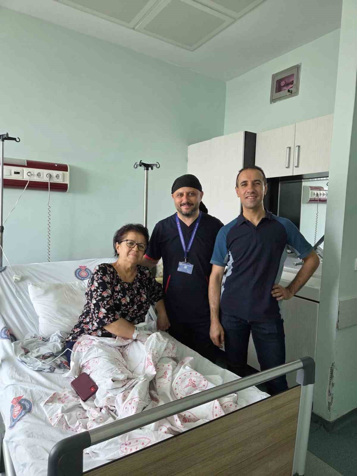 KAHRAMANMARAŞ'TA EMEKLİ ÖĞRETMEN HALİDE AKBEN, 29 YIL ÖNCE LİSEDE ÖĞRENCİSİ OLAN KALP VE DAMAR...