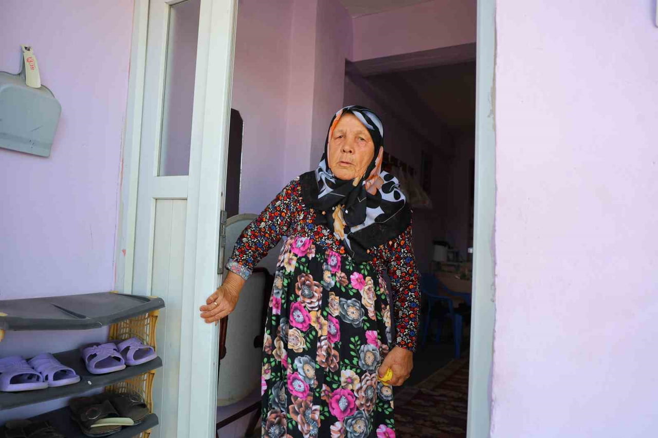 KAHRAMANMARAŞ'TA EVİNE GİREN KOMŞUSU TARAFINDAN BIÇAK ZORUYLA ALTIN BİLEZİĞİ GASP EDİLEN ELİFE...