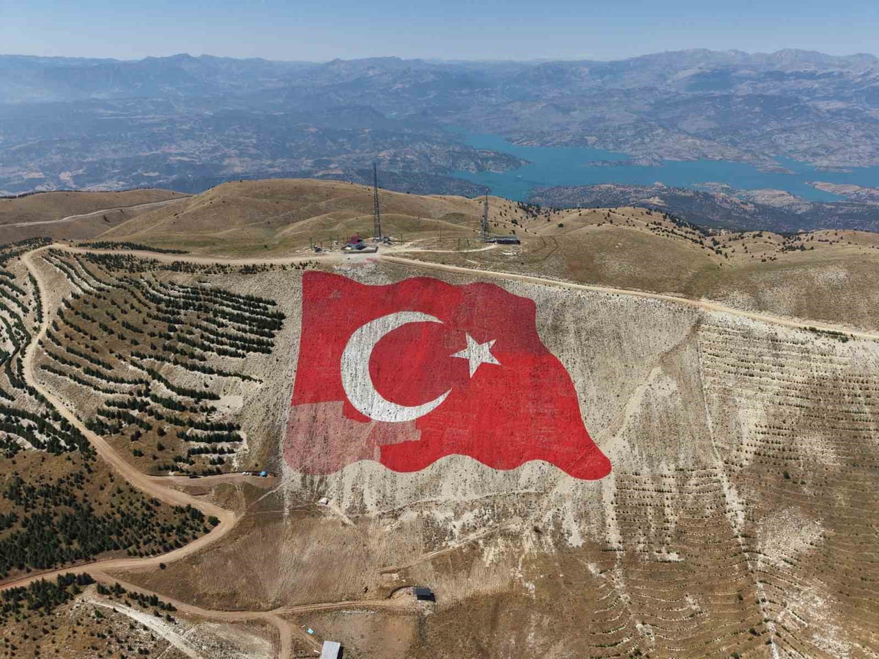 KAHRAMANMARAŞ'TA ONİKİŞUBAT BELEDİYESİ TARAFINDAN 2025 YILINDA AHIR DAĞI'NIN 1830 RAKIMLI...