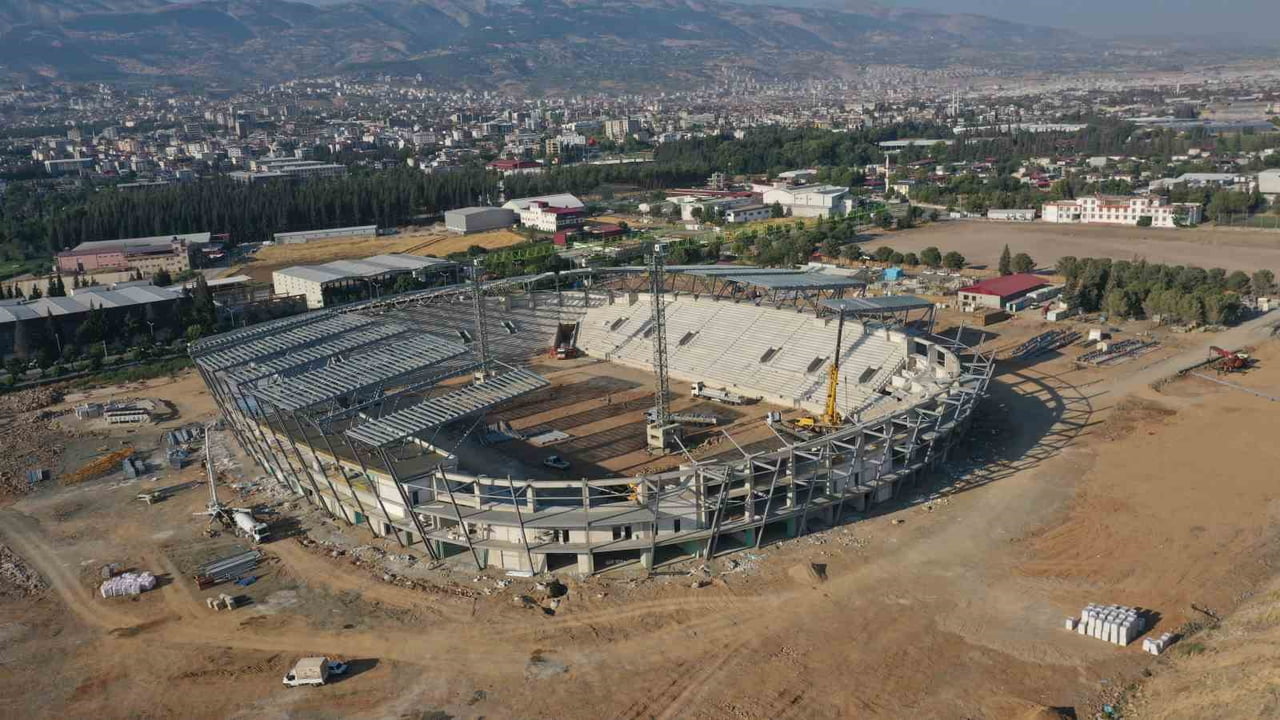 KAHRAMANMARAŞ'TA YAPIMI DEVAM EDEN 17 BİN 500 SEYİRCİ KAPASİTELİ YENİ STADYUM İNŞAATINDA...