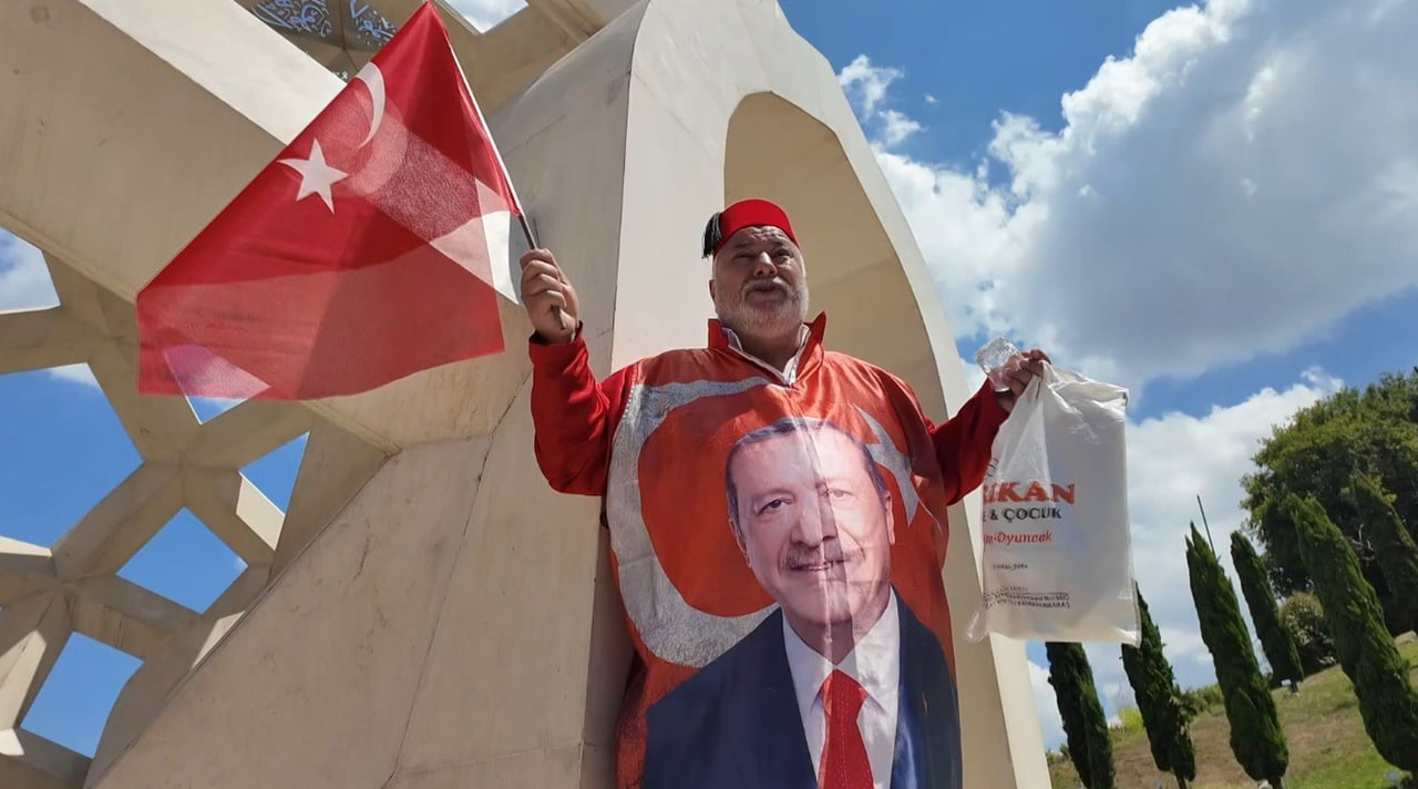 KAHRAMANMARAŞ'TAN İSTANBUL'A 15 TEMMUZ ŞEHİTLER ANITI'NI GÖRMEK İÇİN GELEN ALİ IŞIKLI.