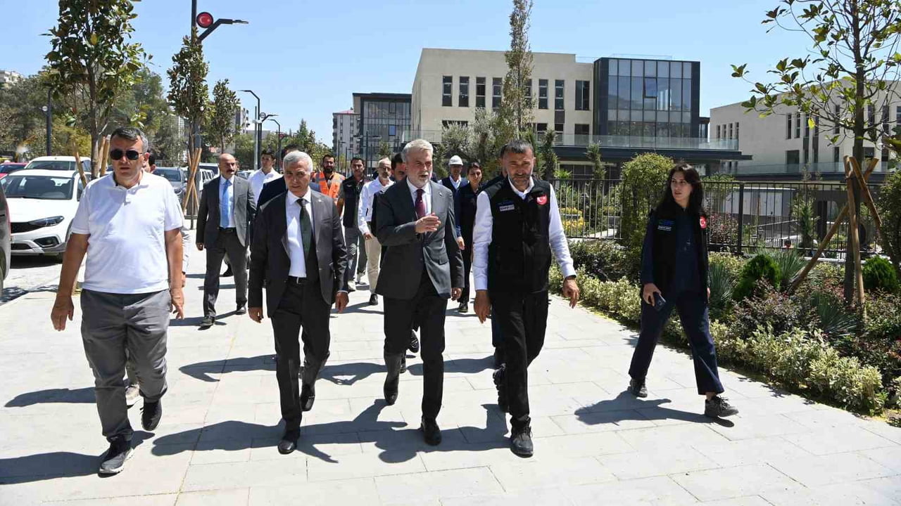 KAHRAMANMARAŞ BÜYÜKŞEHİR BELEDİYE BAŞKANI FIRAT GÖRGEL VE KAHRAMANMARAŞ VALİSİ MÜKERREM ÜNLÜER...