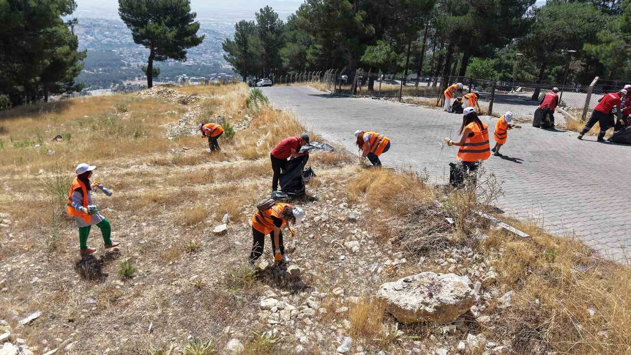 KAHRAMANMARAŞ BÜYÜKŞEHİR BELEDİYESİ, ÇEVRE BİLİNCİNİ ARTIRMAK AMACIYLA ŞAİRLER TEPESİ'NDE...