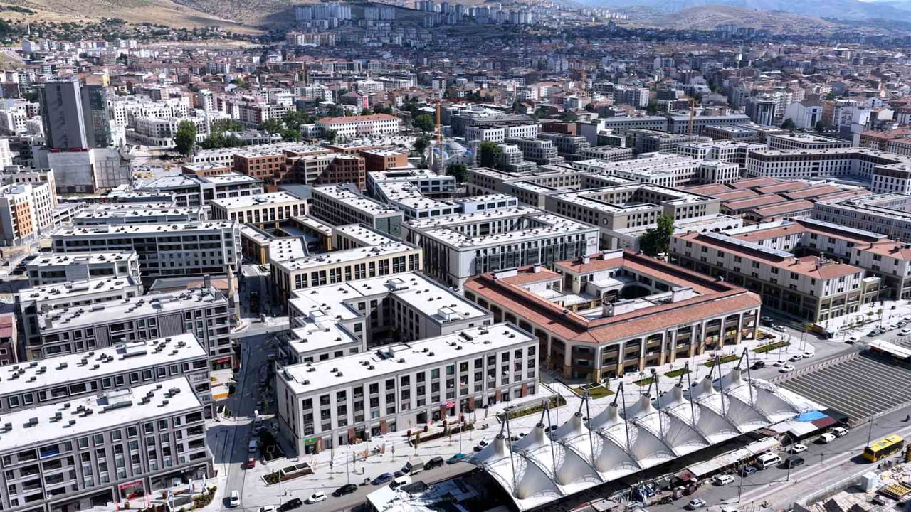 KAHRAMANMARAŞ DEPREMLERİNDE AĞIR HASAR ALAN VE YENİDEN İNŞA EDİLEN MALATYA BAKIRCILAR ÇARŞISI ESKİ...