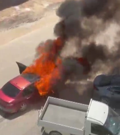 KAHRAMANMARAŞ’IN ELBİSTAN İLÇESİNDE BİR OTOMOBİL ALEV ALEV YANDI