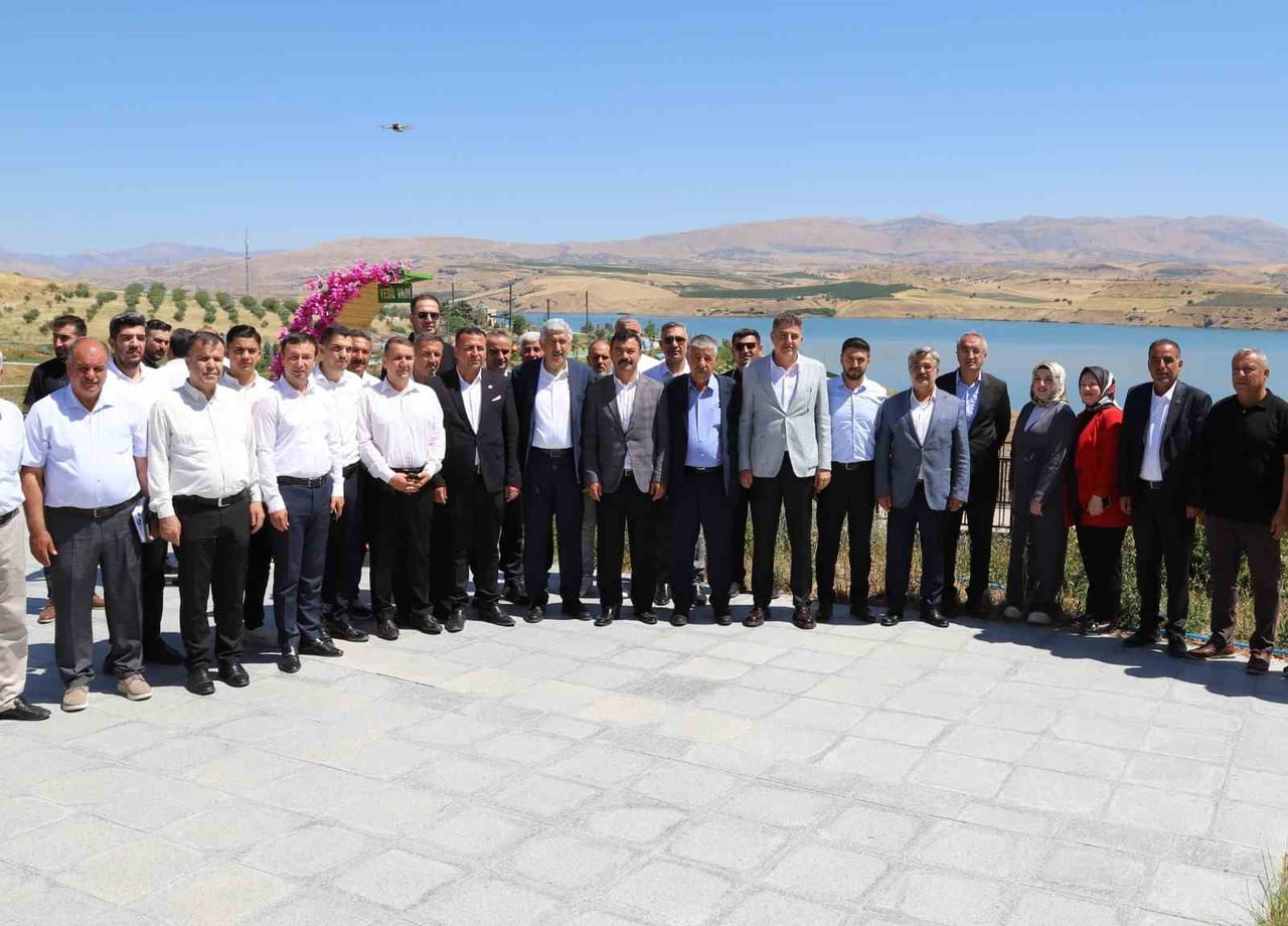 KAHTA MİLLET BAHÇESİ İLÇENİN SOSYAL YAŞAMINA DEĞER KATIYOR