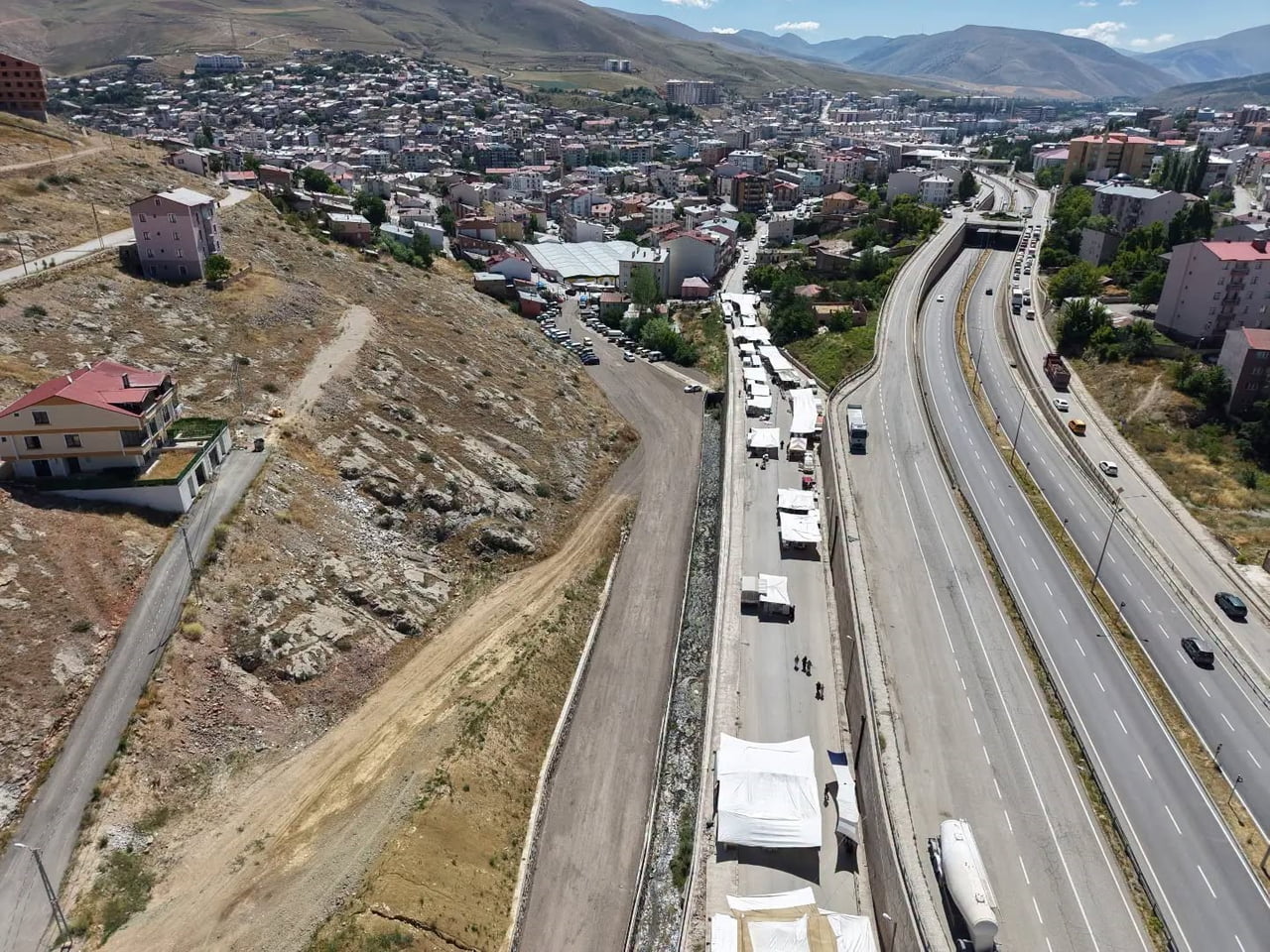 KAPALI HALK PAZARI OTOPARKI HİZMETE AÇILDI