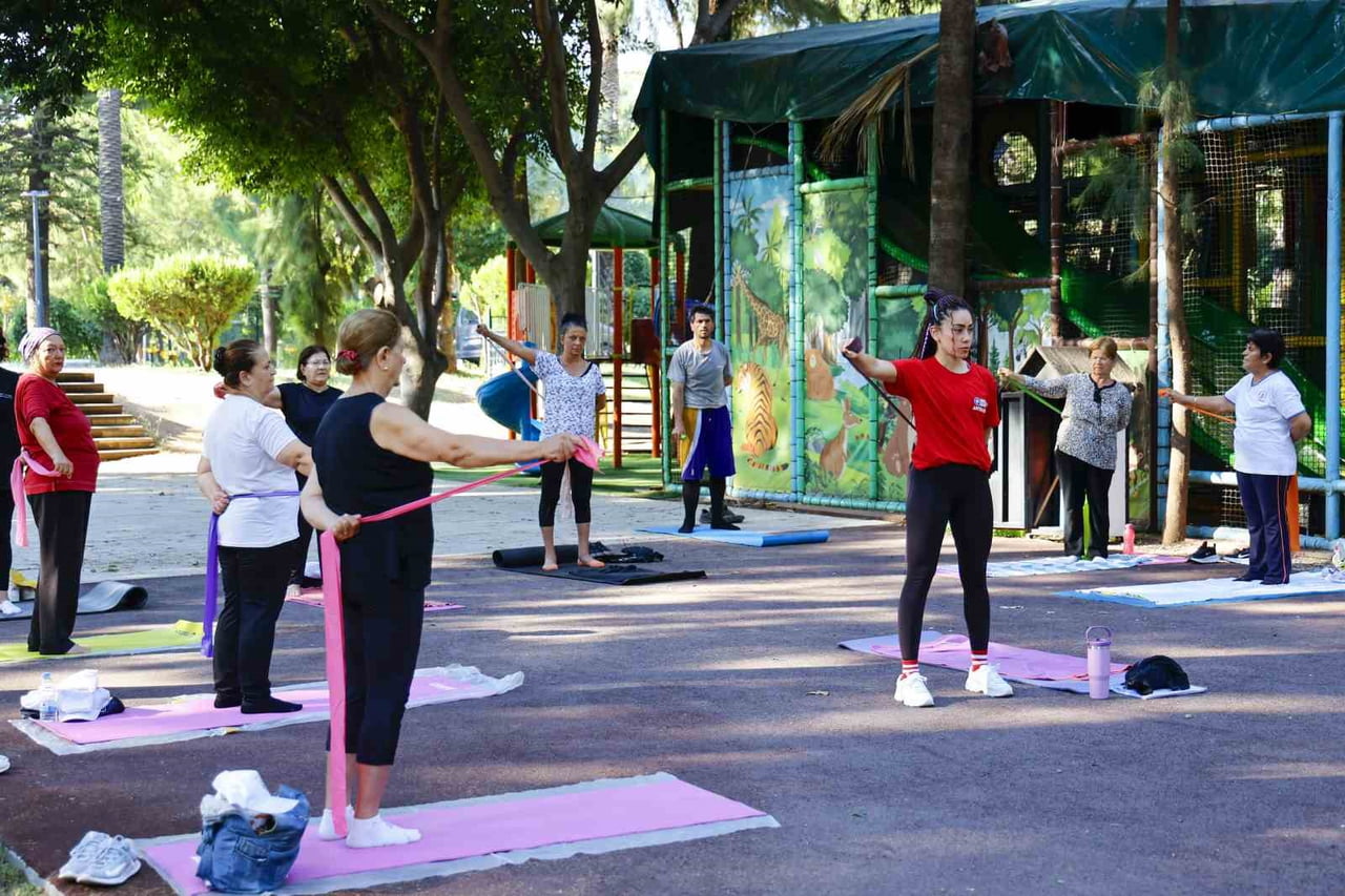 KARAALİOĞLU PARKI İLE KONYAALTI SAHİL YAŞAM PARKI’NDA GERÇEKLEŞTİRİLEN ÜCRETSİZ SPOR PROGRAMLARI...