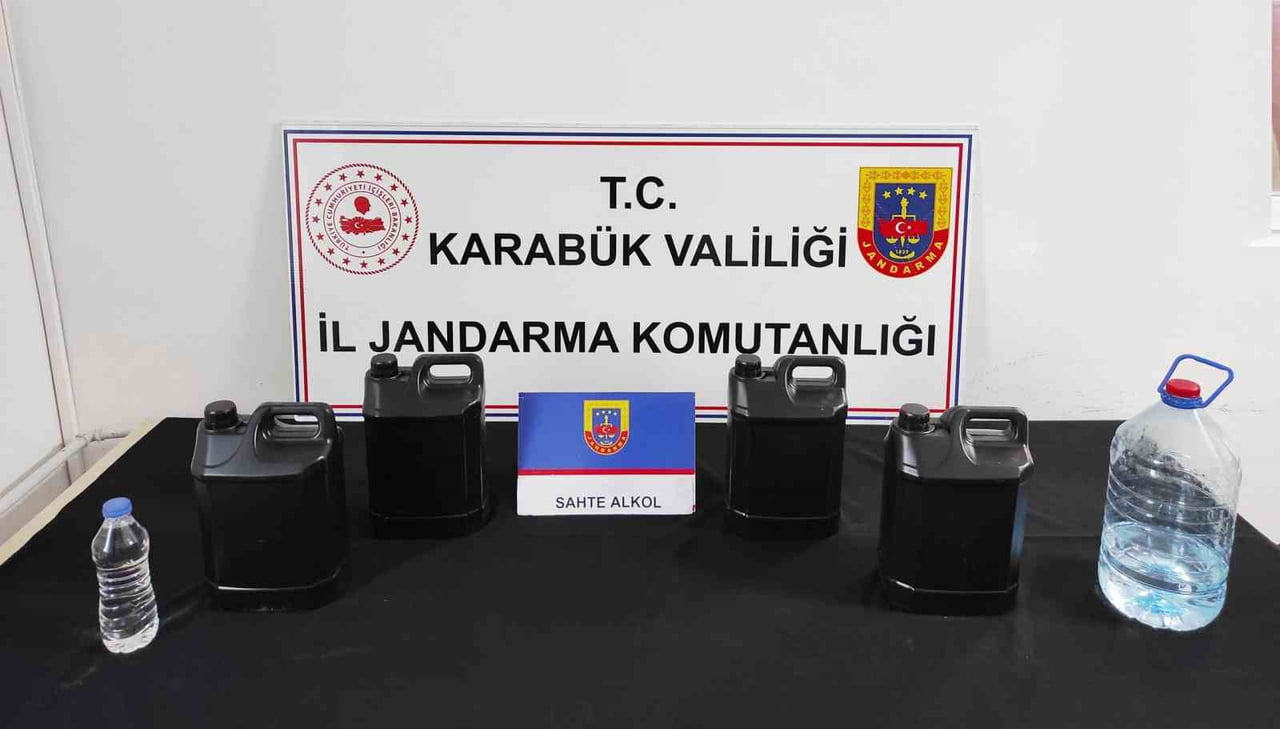 KARABÜK'TE JANDARMA EKİPLERİNCE DÜZENLENEN İKİ AYRI OPERASYONDA 598 SENTETİK ECZA HAPI İLE 18...