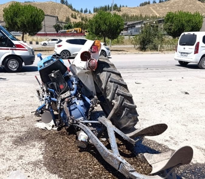 KARABÜK'TE TIR İLE TRAKTÖRÜN ÇARPIŞTIĞI KAZADA 1 KİŞİ AĞIR YARALANDI.