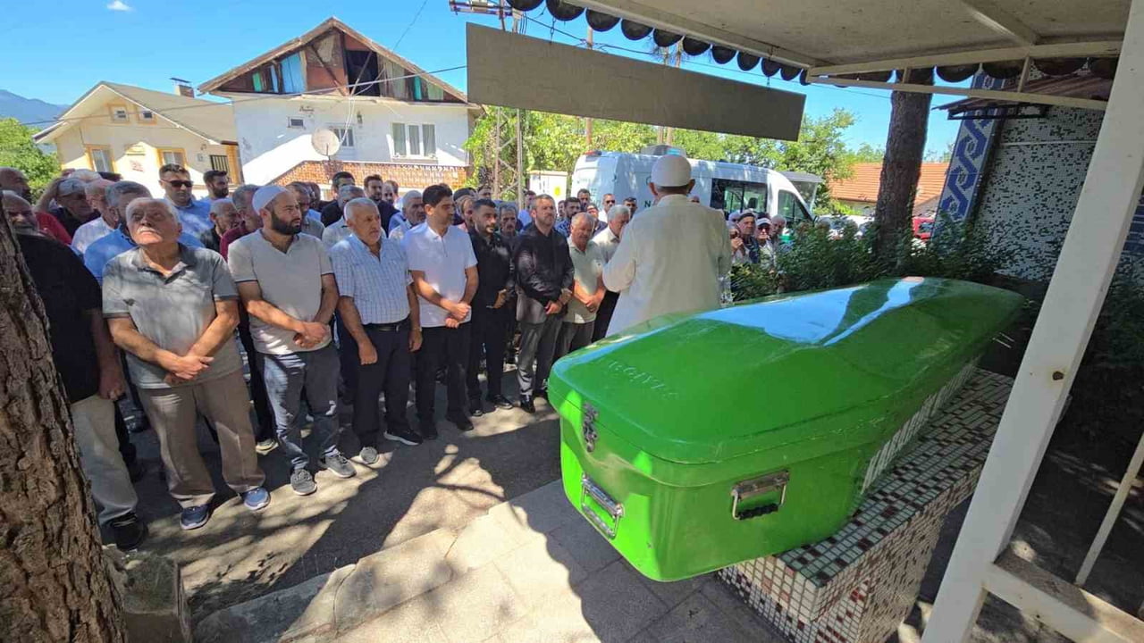 KARABÜK İL GENEL MECLİS BAŞKANI AHMET OKAN KİRMAN'IN KAYINPEDERİ CEMAL ARSLAN, DÜZENLENEN CENAZE...