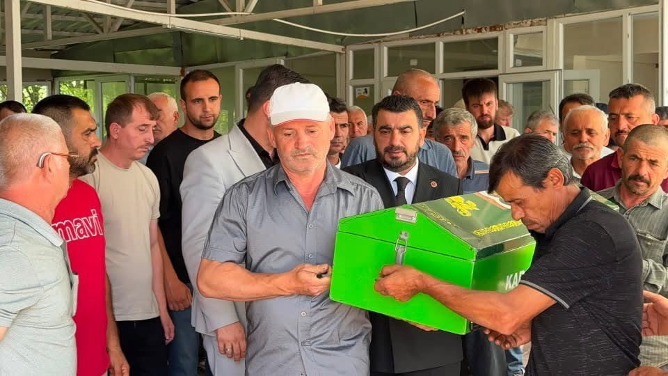 KARABÜK’TE ÇIKAN EV YANGININDA YAŞAMINI YİTİREN 2 YAŞINDAKİ BERKANT KURT, YENİCE İLÇESİNDE TOPRAĞA...