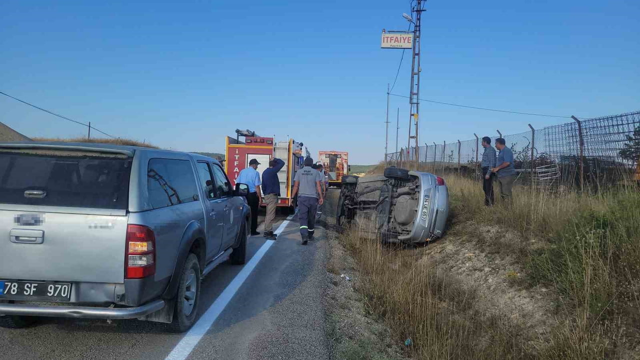 KARABÜK’ÜN EFLANİ İLÇESİNDE KONTROLDEN ÇIKARAK DEVRİLEN OTOMOBİLDE 2 KİŞİ YARALANDI.