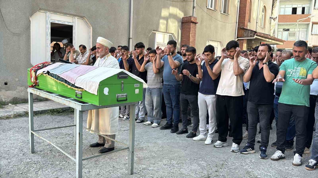KARABÜK’ÜN YENİCE İLÇESİNDE İMAM NİKAHLI EŞİ TARAFINDAN BIÇAKLANARAK ÖLDÜRÜLEN 3 ÇOCUK ANNESİ...