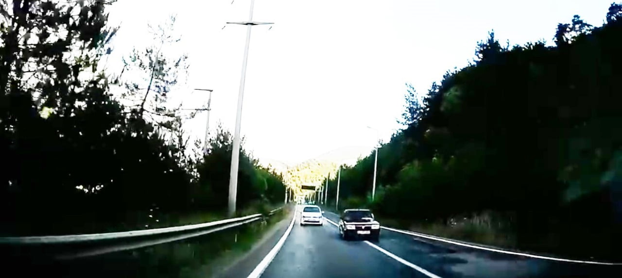 KARABÜK-YENİCE KARA YOLUNDA HATALI SOLLAMA YAPAN, ABARTI EGZOZ KULLANAN VE ARA SIRA SELLEKTÖR...