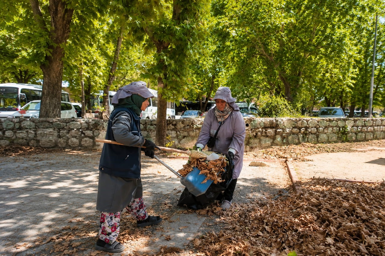 KARACABEY BELEDİYESİ PARK VE BAHÇELER MÜDÜRLÜĞÜ, İLÇE GENELİNDE ÇOCUK PARKLARINDAN YEŞİL ALANLARA...