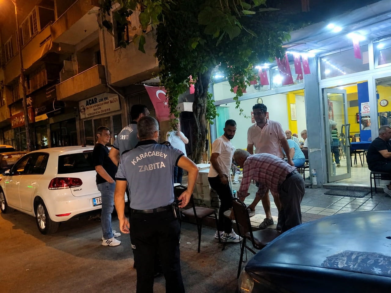 KARACABEY BELEDİYESİ ZABITA MÜDÜRLÜĞÜ EKİPLERİ, VATANDAŞLARIN GÜVENLİ VE RAHAT ULAŞIMINI SAĞLAMAK...
