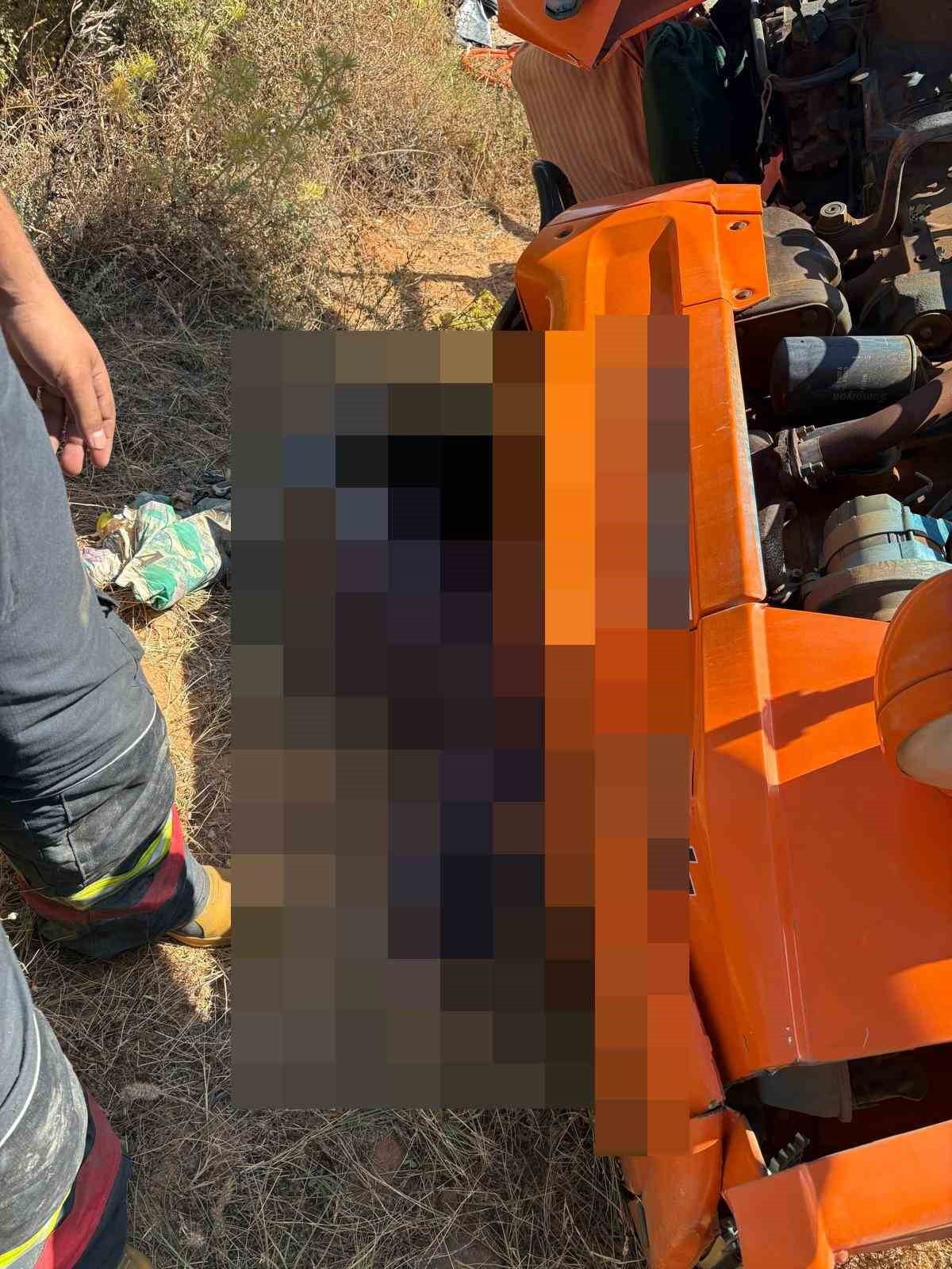 KARACASU’DA TRAKTÖR DEVRİLDİ: 1 ÖLÜ