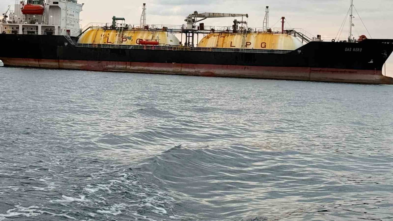 KARADENİZ'DE 16 TEMMUZ'DA DRON SALDIRISINA UĞRAYAN LPG TANKERİ TRABZON'UN SÜRMENE İLÇESİ...