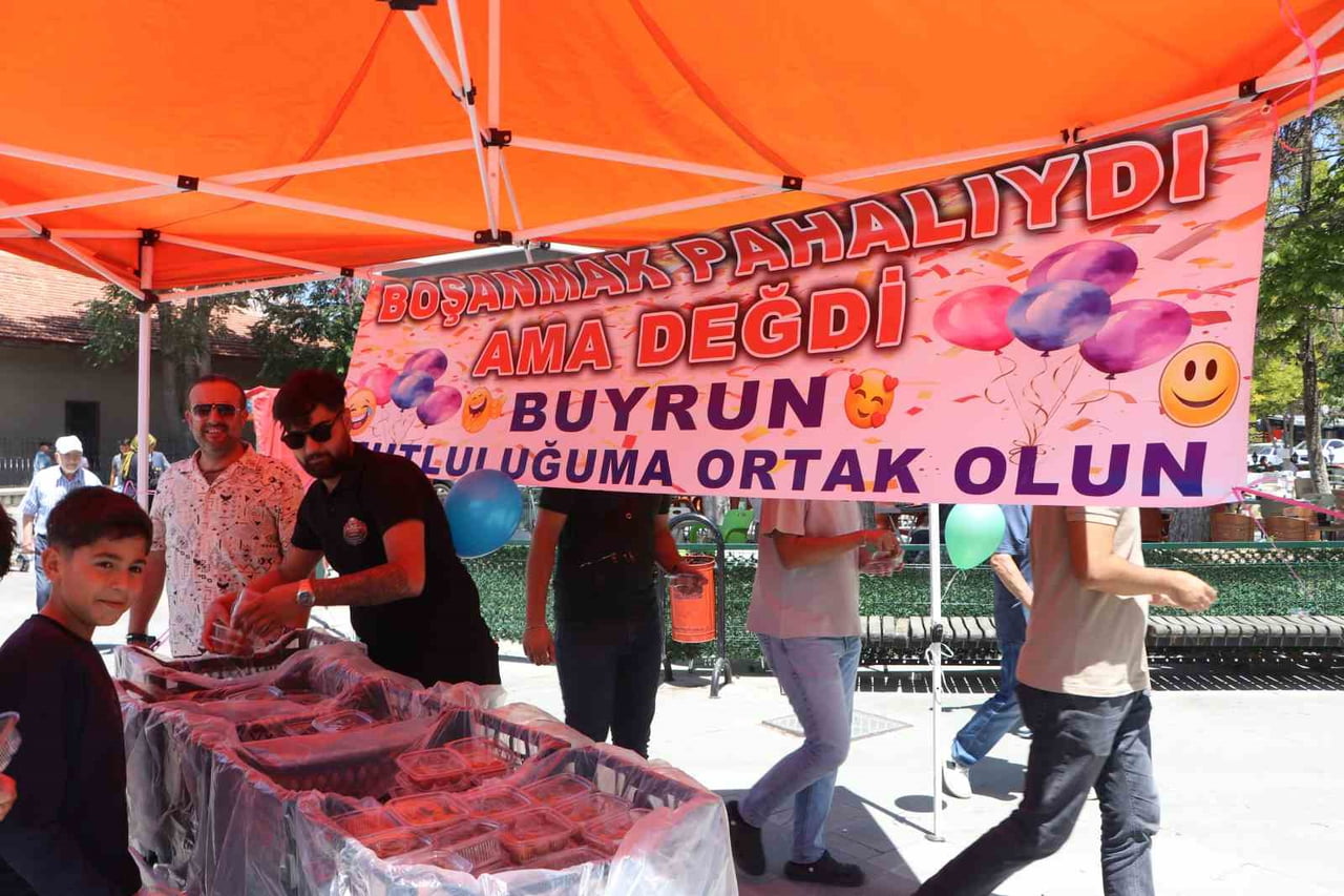 KARAMAN'DA 11 YILLIK EVLİLİĞİ SONA EREN GURBETÇİ MUHARREM BOZAN, BOŞANMASINI VATANDAŞLARA LOKMA...