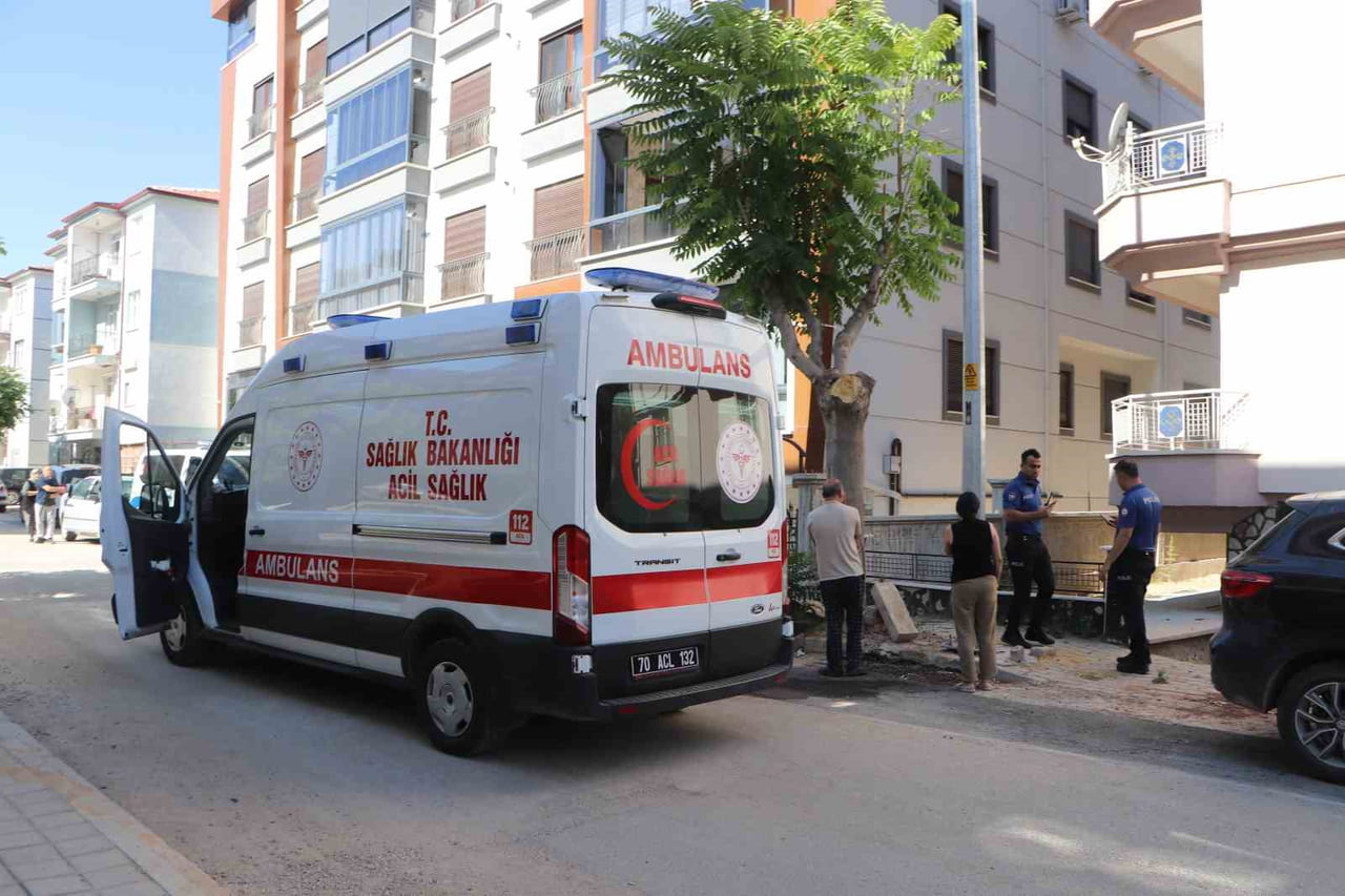 KARAMAN'DA İKİNCİ KATIN BALKONUNDAN DÜŞEN 42 YAŞINDAKİ ŞAHIS YARALANDI.
