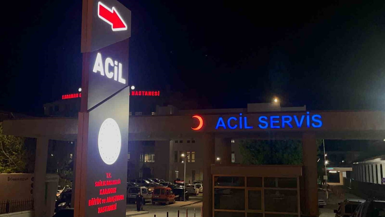KARAMAN'DA SEYİR HALİNDEKİ ARACA DÜZENLENEN SİLAHLI SALDIRIDA 18 YAŞINDAKİ GENÇ YARALANDI.