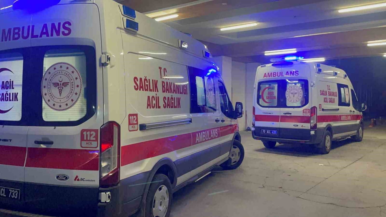 KARAMAN'DA SEYİR HALİNDEKİ ARACA DÜZENLENEN SİLAHLI SALDIRIDA 18 YAŞINDAKİ GENÇ YARALANDI.