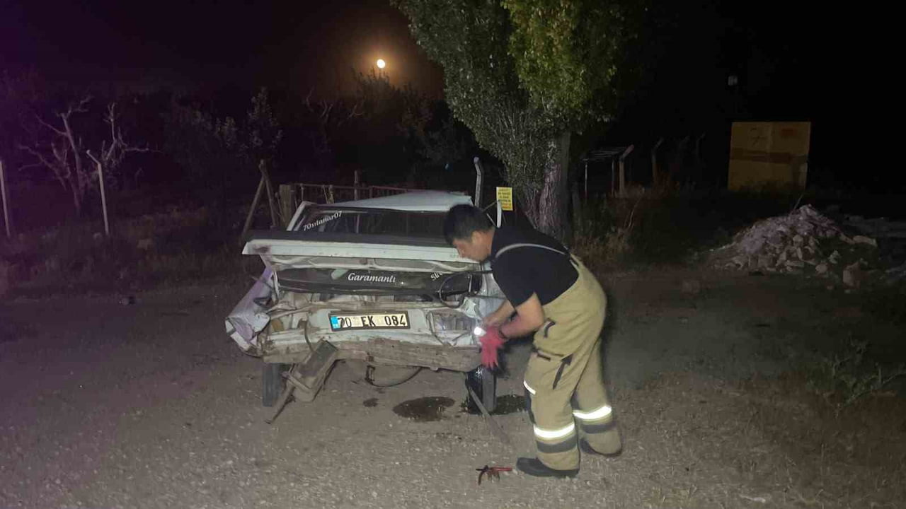 KARAMAN’DA HAFİF TİCARİ ARACIN OTOMOBİLE ARKADAN ÇARPMASI SONUCU MEYDANA GELEN TRAFİK KAZASINDA 2...
