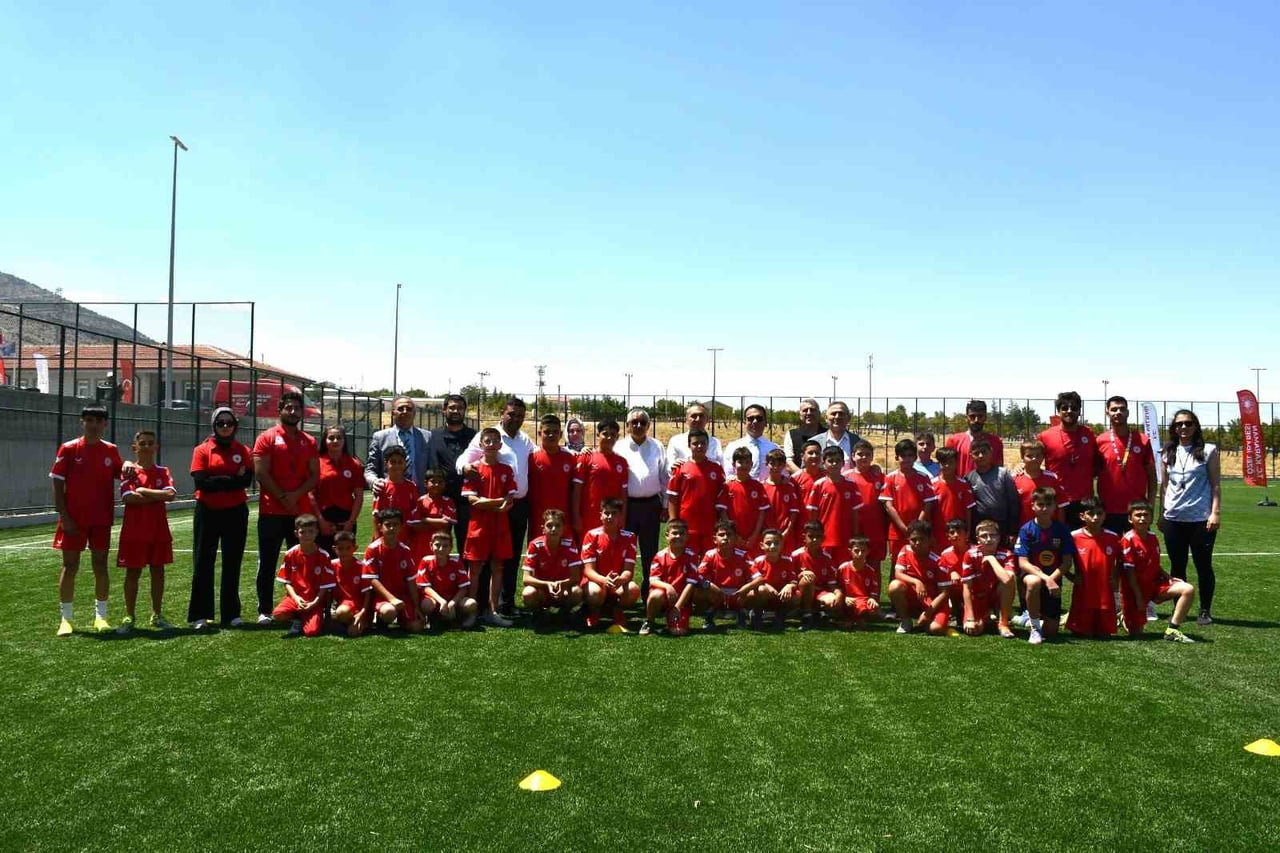 KARAMAN İL ÖZEL İDARESİ SPOR İŞLERİ MÜDÜRLÜĞÜ TARAFINDAN KAZIMKARABEKİR İLÇESİNDE ÇOCUKLARIN YAZ...