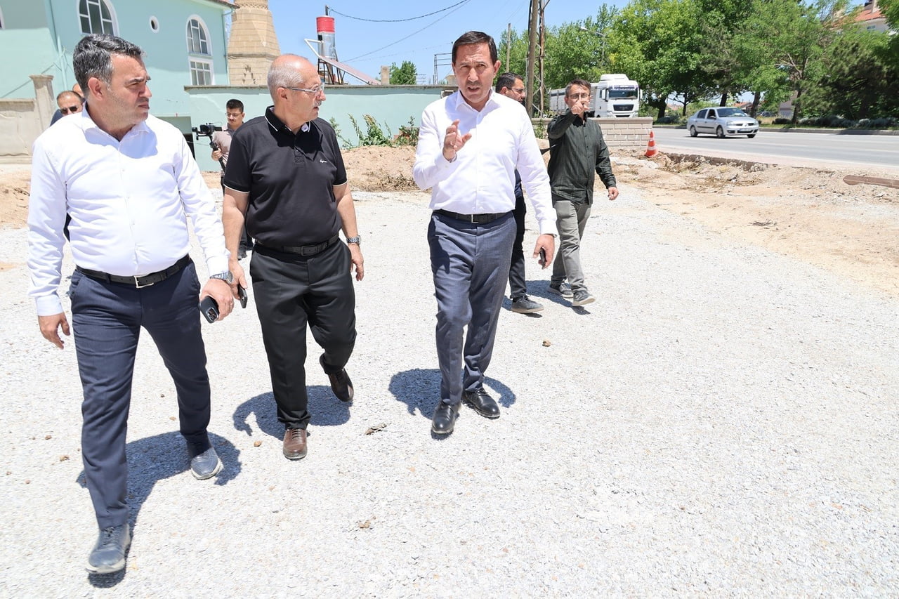 KARATAY'DA ULAŞIMI GÜÇLENDİRECEK İKİ ÖNEMLİ PROJE EŞ ZAMANLI İLERLİYOR. ADANA ÇEVRE YOLU'NDAKİ YAN...